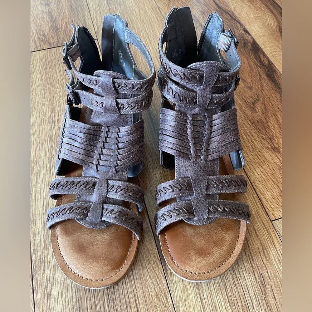 Not Rated gladiator sandals Size 8.5